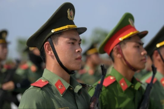 Thi đua huấn luyện diễu binh trên thao trường lực lượng Công an