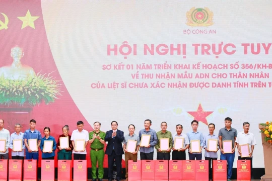 Những bước chân không mỏi trên hành trình gấp rút “trả lại tên” cho các liệt sĩ