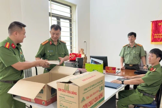 Những cánh tay nối dài đến bước chuyển mình lịch sử