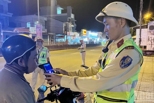 Kiên quyết xử lý vi phạm nồng độ cồn - Vì một xã hội không tai nạn