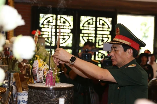 Đại tướng Phan Văn Giang dâng hương một số di tích tại Thái Nguyên