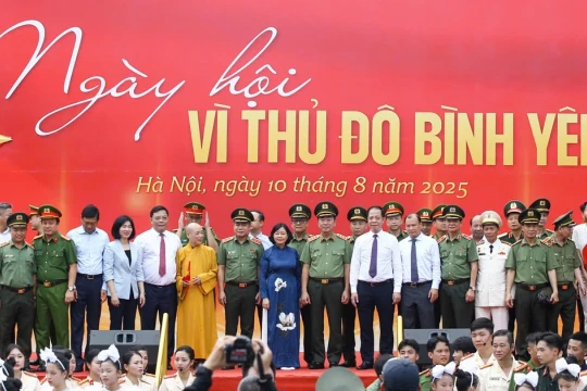 [Ảnh] 3.000 chiến sĩ Công an Hà Nội diễu binh, diễu hành tại ngày hội" Vì thủ đô bình yên"