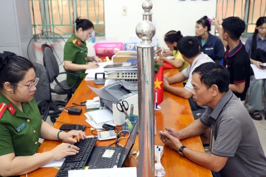 Công an tỉnh Tuyên Quang đưa dịch vụ công đến gần dân hơn