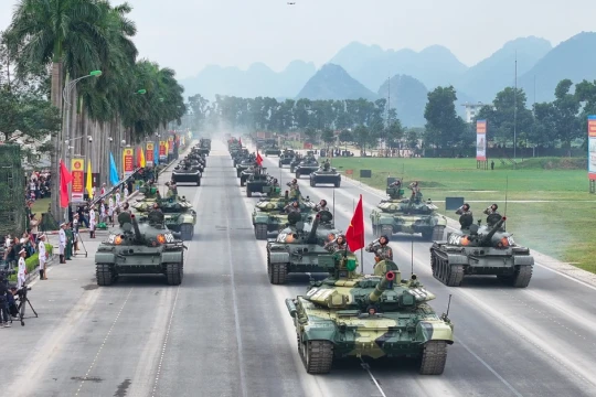 [Ảnh] Dàn vũ khí, khí tài trong buổi tổng hợp luyện diễu binh, diễu hành lần 3