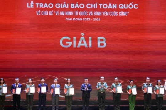 Trao Giải báo chí toàn quốc “Vì an ninh Tổ quốc và bình yên cuộc sống”