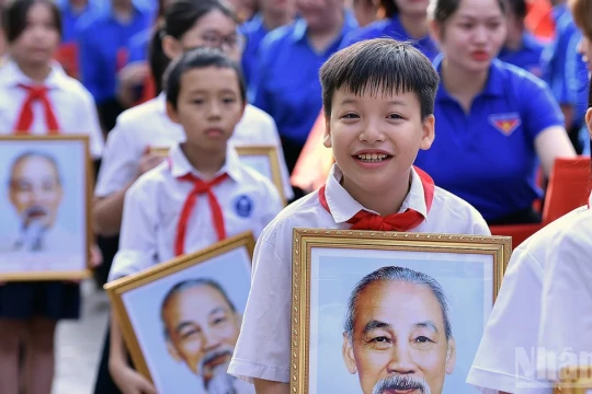 [Ảnh] Thiêng liêng Lễ chào cờ "Tôi yêu Tổ quốc tôi" diễn ra đồng loạt trên cả nước