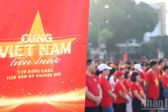 Gần 6.000 người tham gia chương trình “Cùng Việt Nam tiến bước” tại tỉnh Tuyên Quang