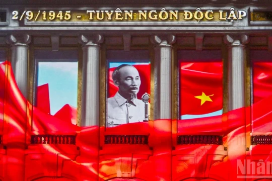 [Ảnh] Lắng đọng chương trình nghệ thuật đặc biệt “Hà Nội - Từ mùa thu lịch sử năm 1945”