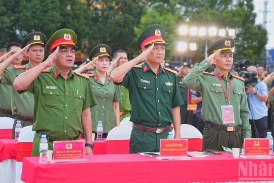 [Ảnh] Những hình ảnh ấn tượng tại chương trình “Cùng Việt Nam tiến bước” ở Đắk Lắk