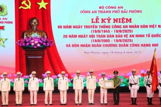 Công an Hải Phòng đón nhận Huân chương Quân công hạng Nhì