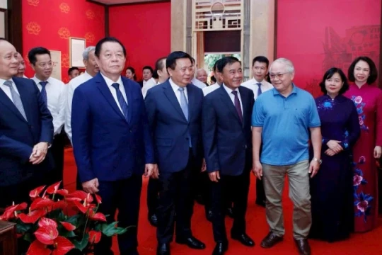 Gắn biển công trình kỷ niệm Quốc khánh cho di tích nhà số 48 phố Hàng Ngang, nơi Bác Hồ viết Tuyên ngôn độc lập