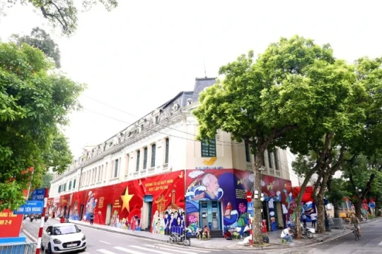 Ra mắt bộ ấn phẩm và infographic "Hải trình rực rỡ"