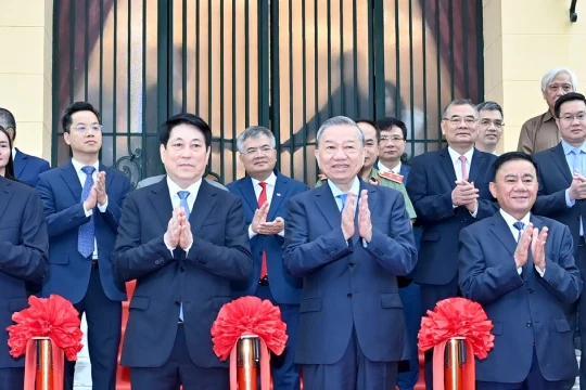 [Ảnh] Tổng Bí thư Tô Lâm và Chủ tịch nước Lương Cường dự Lễ bàn giao Trụ sở làm việc Cơ quan Chủ tịch nước