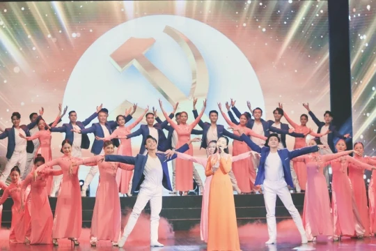 Văn nghệ và trách nhiệm "nhận đường"