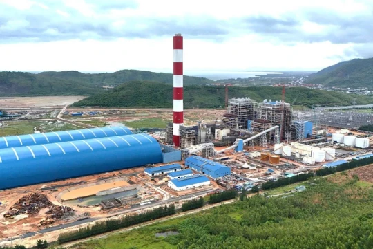 [Ảnh] “Vượt nắng, thắng mưa” đưa Nhà máy nhiệt điện Quảng Trạch I phát điện vào năm 2026