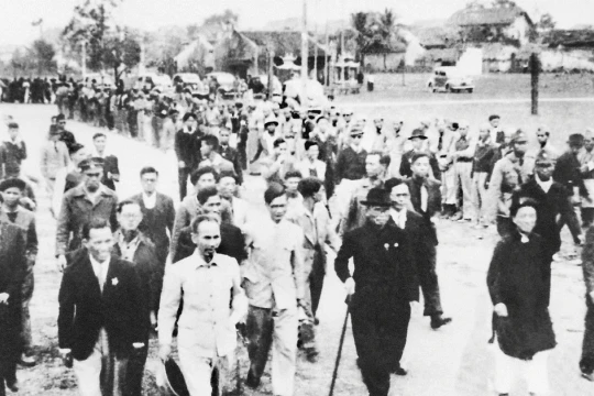 Tưng bừng Ngày Tổng tuyển cử đầu tiên