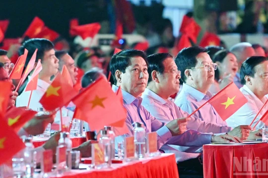 [Ảnh] Chủ tịch nước Lương Cường dự cầu truyền hình chính luận-nghệ thuật đặc biệt “Thời cơ vàng”