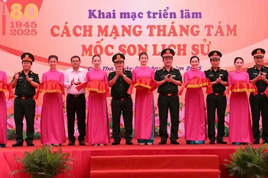Khai mạc triển lãm “Cách mạng Tháng Tám - Mốc son lịch sử”