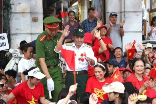 [Ảnh] Dấu ấn đẹp của lực lượng Công an Hà Nội trong lòng nhân dân và du khách