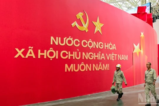 [Ảnh] Sẵn sàng cho ngày khai mạc Triển lãm 80 năm Thành tựu đất nước