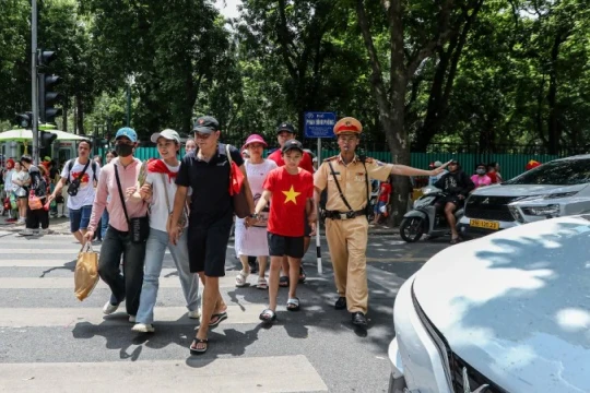 Hà Nội cấm, tạm cấm đường từ 12 giờ ngày 27/8 phục vụ sơ duyệt A80