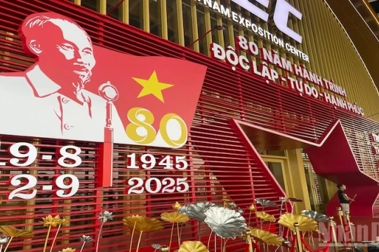 Hướng dẫn tham quan triển lãm “80 năm hành trình Độc lập-Tự do-Hạnh phúc”