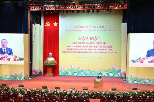 Tổng Bí thư Tô Lâm chủ trì hội nghị gặp mặt các thế hệ đại biểu Quốc hội qua các thời kỳ