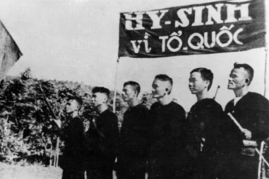 [Quiz] Trong tháng Tám lịch sự, nếu có địa phương chưa nhận được Lệnh Tổng khởi nghĩa thì có được tự quyết định phát động khởi nghĩa hay không?