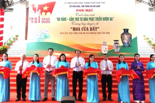 Khai mạc triển lãm ảnh “80 năm-Cần Thơ tự hào phát triển vươn xa”