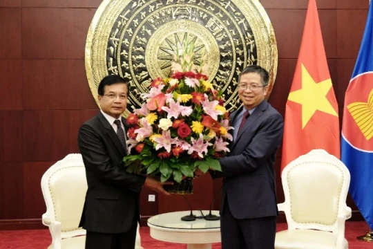 Đại sứ Lào tại Trung Quốc chúc mừng 80 năm Cách mạng Tháng Tám thành công và Quốc khánh Việt Nam