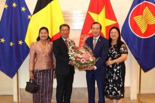 Tự hào về những thành tựu to lớn của dân tộc Việt Nam