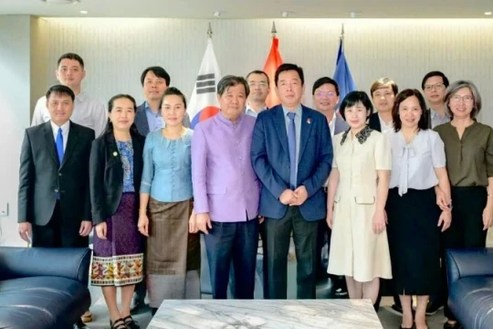 Đại sứ quán Lào tại Hàn Quốc chúc mừng 80 năm Quốc khánh Việt Nam