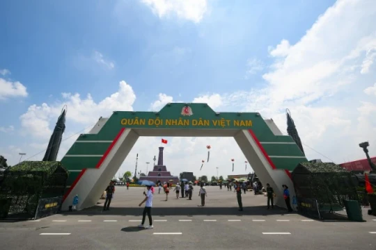 [Ảnh] Hành trình 80 năm vẻ vang của Quân đội nhân dân Việt Nam qua Triển lãm thành tựu đất nước