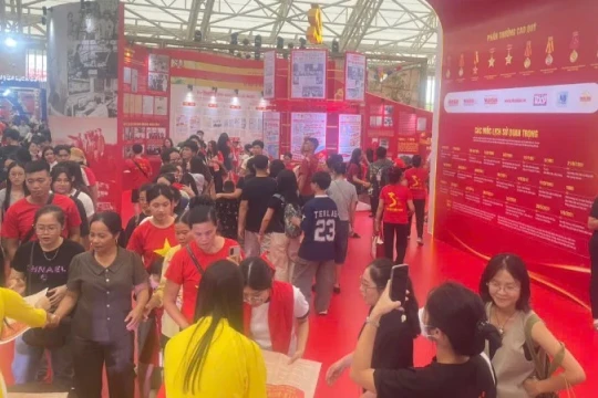 Thông điệp viết tiếp câu chuyện hòa bình qua phụ san đặc biệt của Báo Nhân Dân