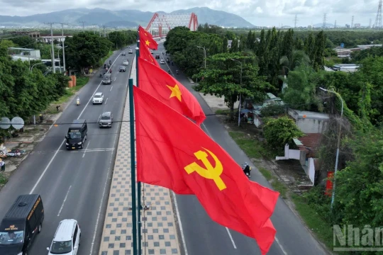 [ Ảnh ]Thành phố Hồ Chí Minh rực rỡ cờ hoa trước thềm Quốc Khánh 2/9