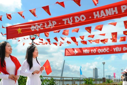 Đà Nẵng rực rỡ sắc cờ, nô nức mừng Tết Độc lập