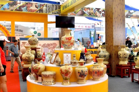 [Ảnh] Gốm Chu Đậu – Tự hào bản sắc Việt tại Triển lãm A80