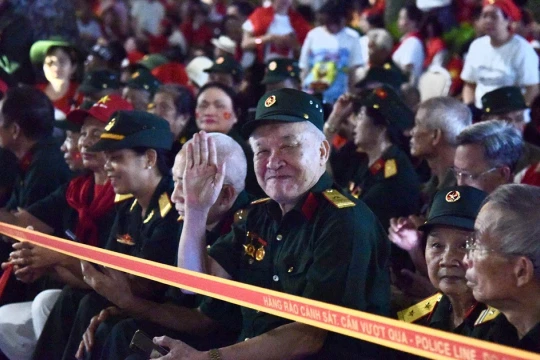 [Ảnh] Hình ảnh đẹp của các cựu chiến binh trước giờ khai mạc Lễ diễu binh, diễu hành