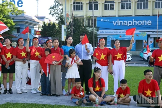 Người dân "Thủ đô kháng chiến" Tuyên Quang sôi nổi chào mừng kỷ niệm 80 năm Quốc khánh 2/9