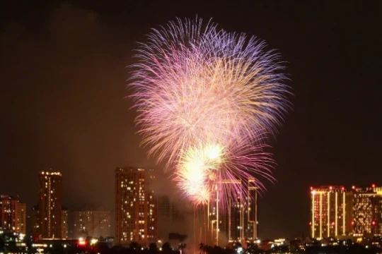 Hà Nội rực rỡ trong đêm pháo hoa