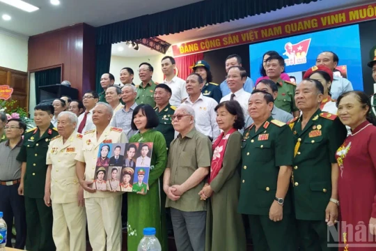 Tri ân Anh hùng-Liệt sĩ Công an nhân dân và ra mắt hồi ký "Chiến trường và quê hương"