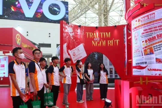 Hơn 6.000 tân sinh viên tham quan, trải nghiệm tại Triển lãm 80 năm hành trình Độc lập-Tự do-Hạnh phúc