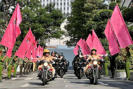 Lá chắn thép vì hạnh phúc nhân dân