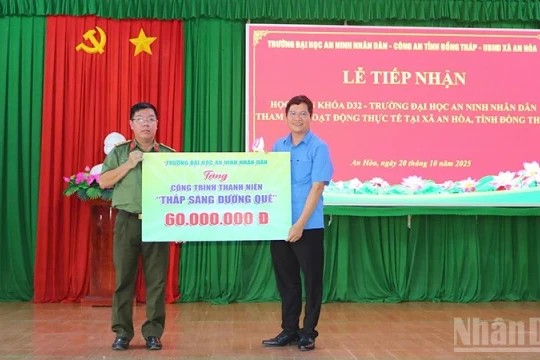 Trường đại học An ninh nhân dân tham gia hoạt động xã hội, tặng quà tại Đồng Tháp
