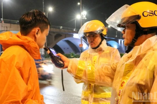 Đà Nẵng: Cảnh sát giao thông tuần tra xuyên đêm bảo đảm an toàn giao thông