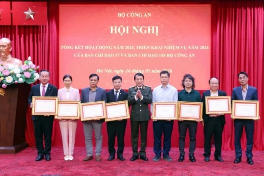 Đột phá về khoa học công nghệ, đổi mới sáng tạo và phát triển công nghiệp an ninh