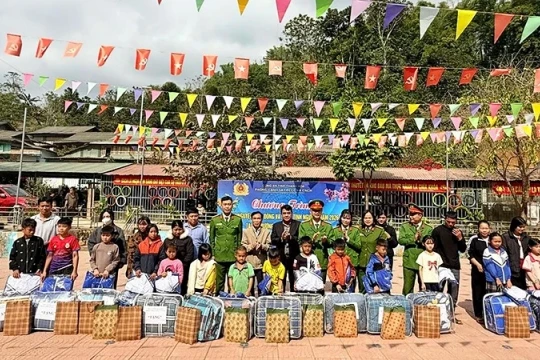 Lan tỏa yêu thương với học sinh khó khăn ở Thanh Hóa